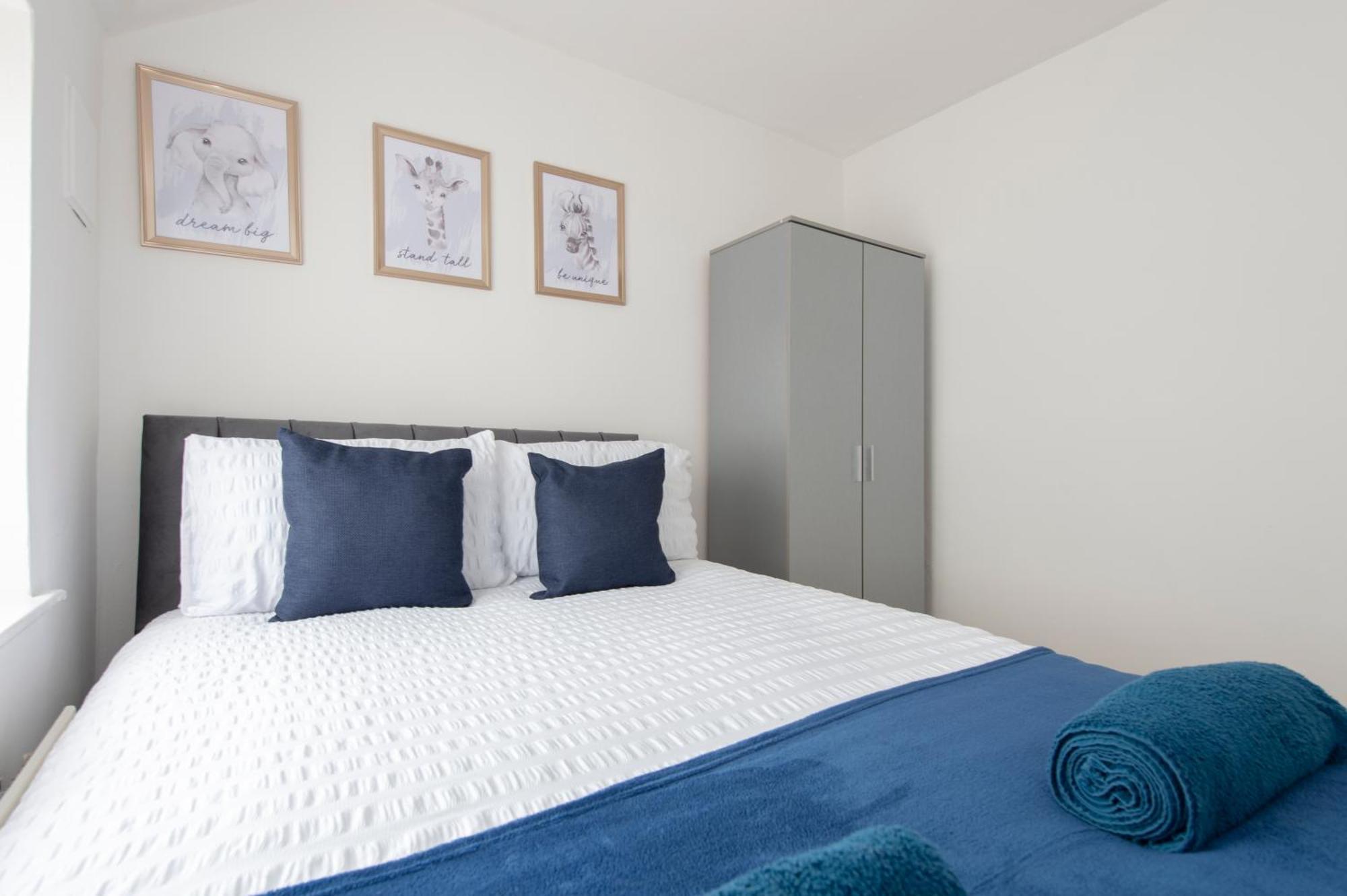 3 Bed House In Rochester 4 Beds Sleeps 7 Wainscot 外观 照片