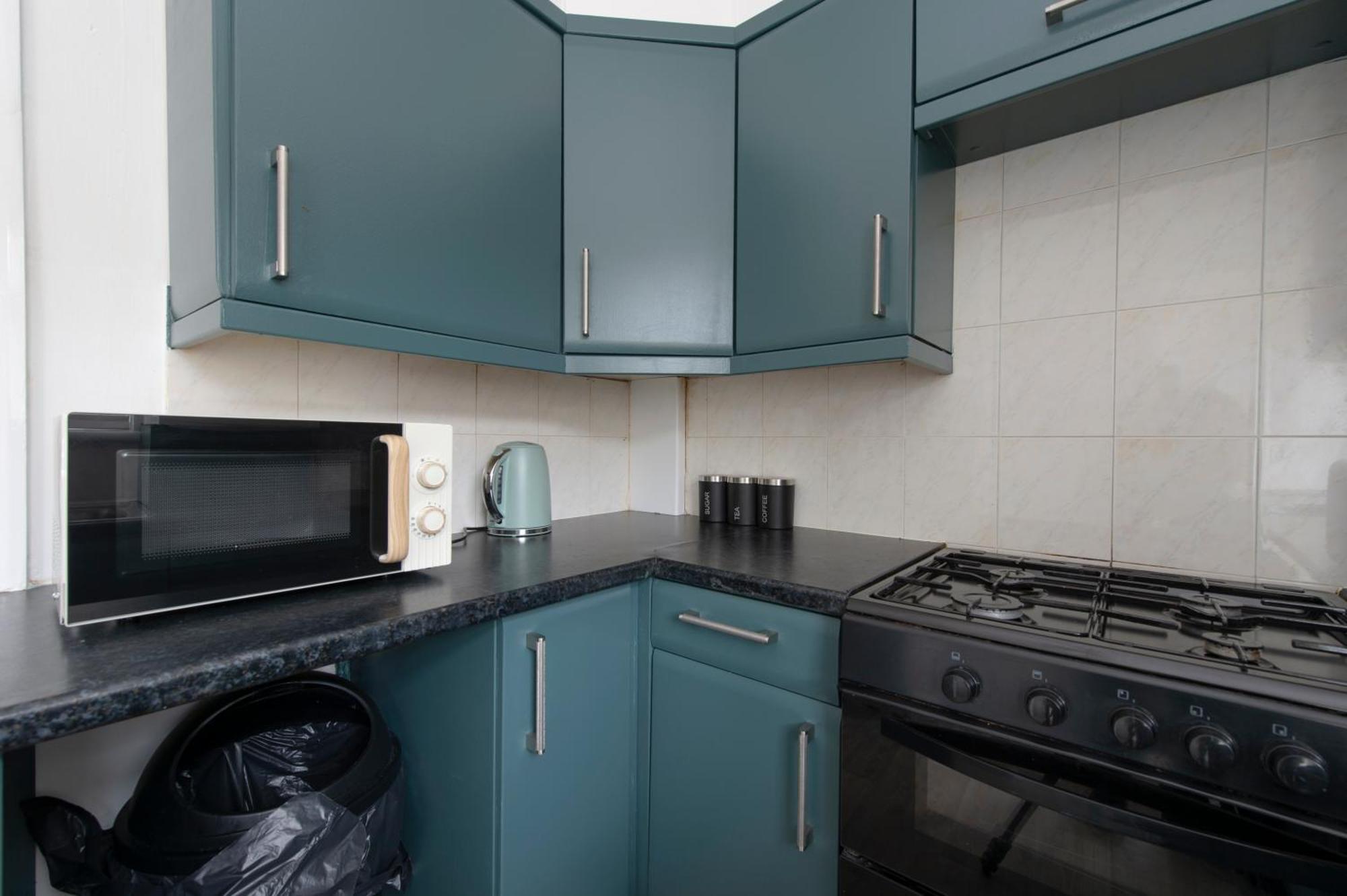 3 Bed House In Rochester 4 Beds Sleeps 7 Wainscot 外观 照片
