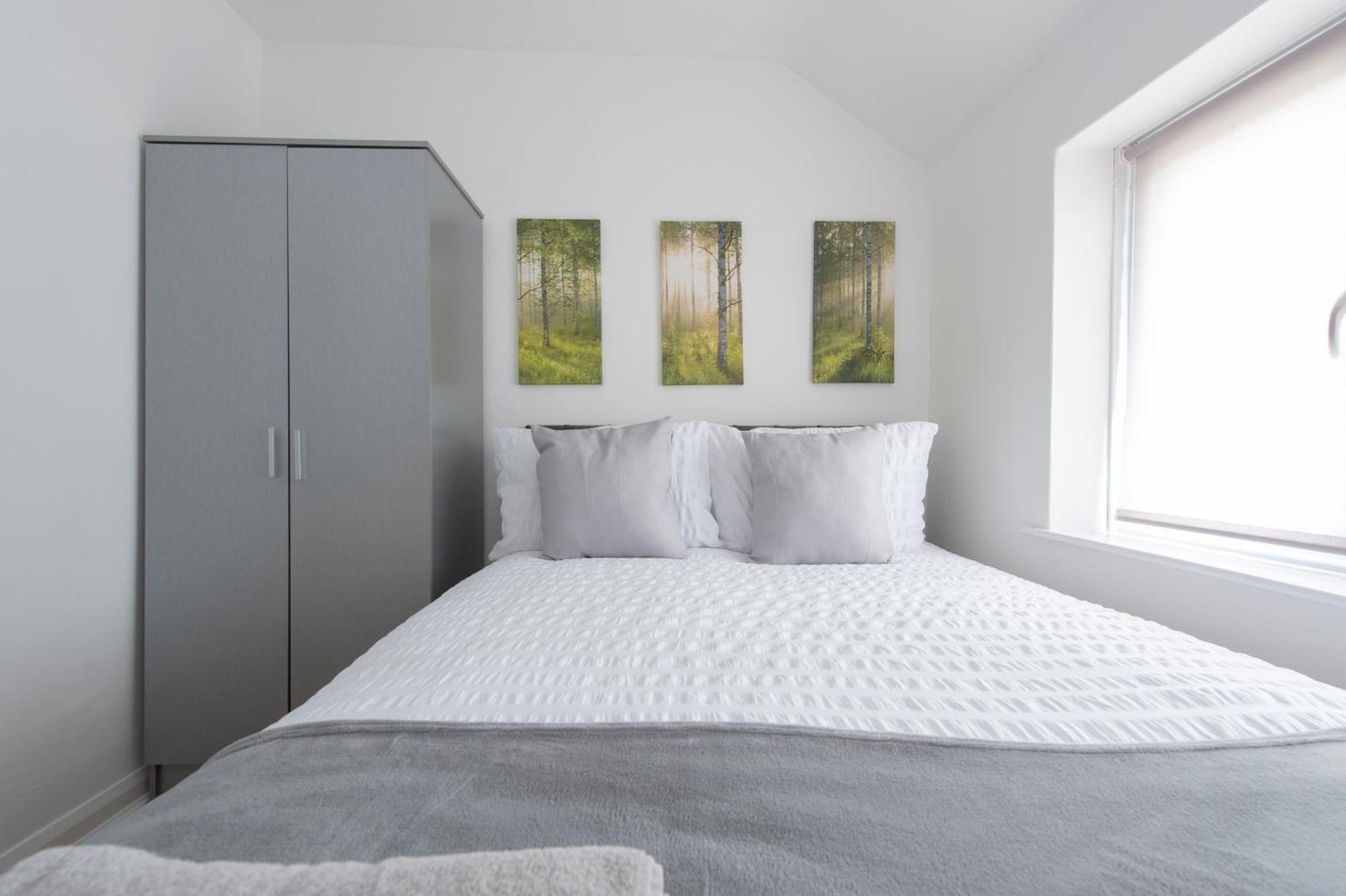 3 Bed House In Rochester 4 Beds Sleeps 7 Wainscot 外观 照片