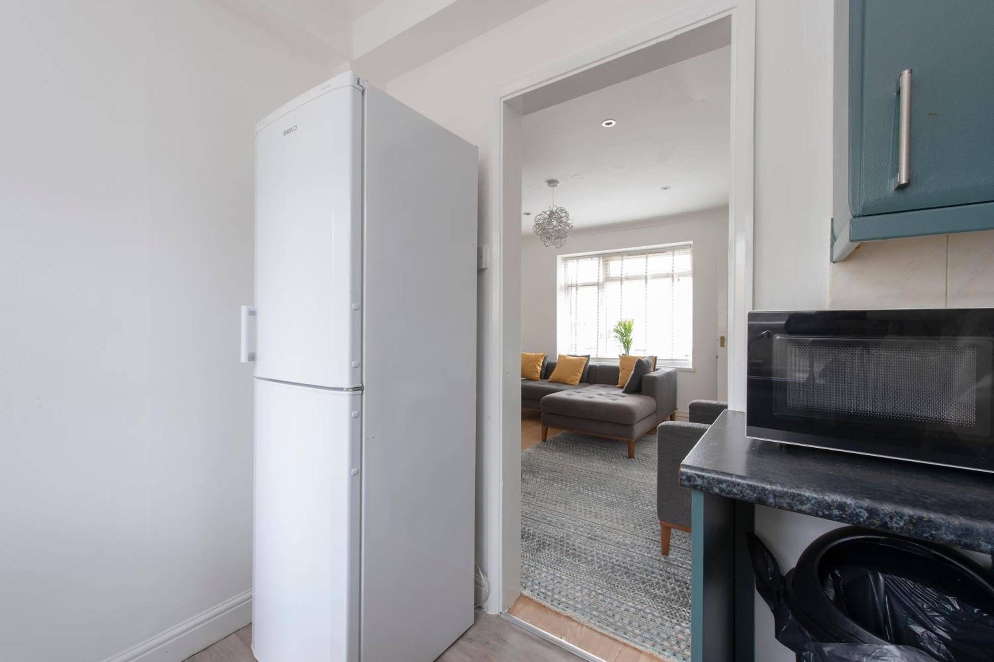 3 Bed House In Rochester 4 Beds Sleeps 7 Wainscot 外观 照片